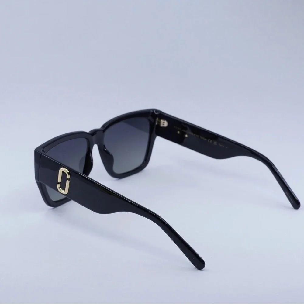 Marc Jacobs Women’s SquareBlack/Gray Gray Radiant Polarized Sunglasses & Case